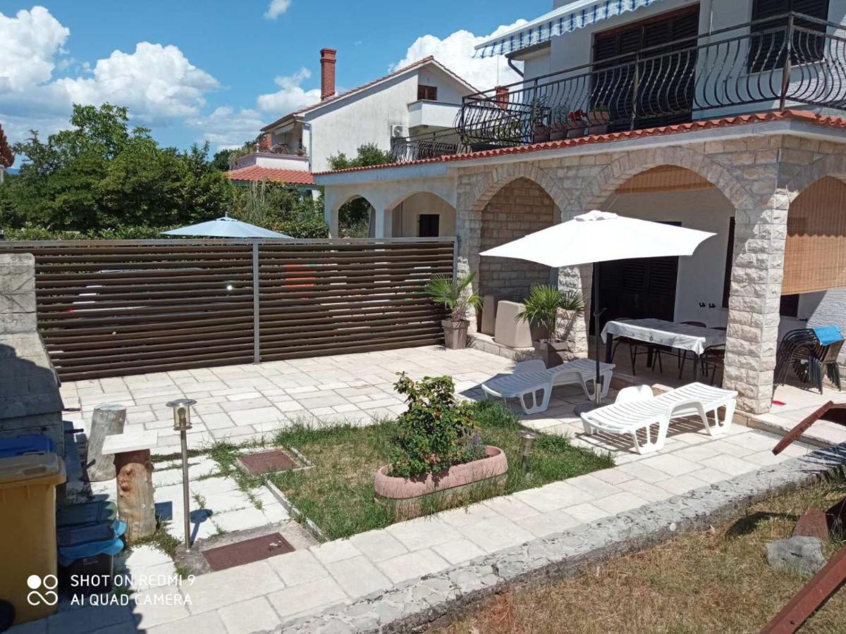 Apartment Verano Njivice Exterior photo