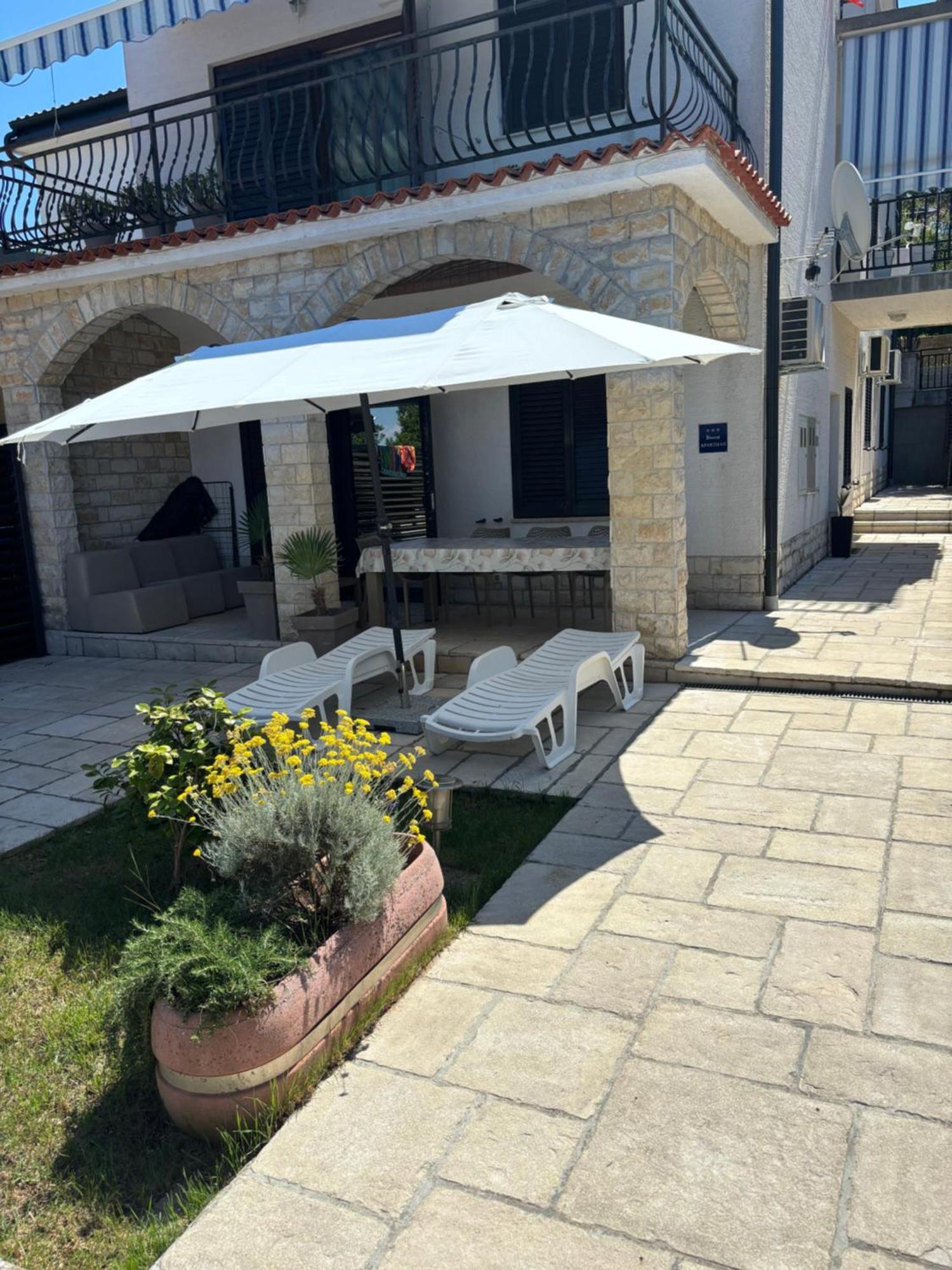 Apartment Verano Njivice Exterior photo