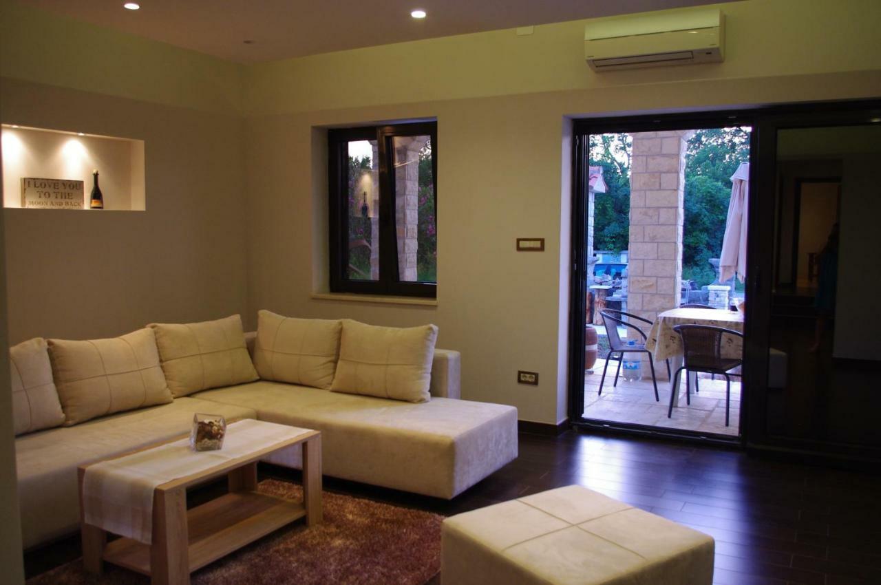 Apartment Verano Njivice Exterior photo